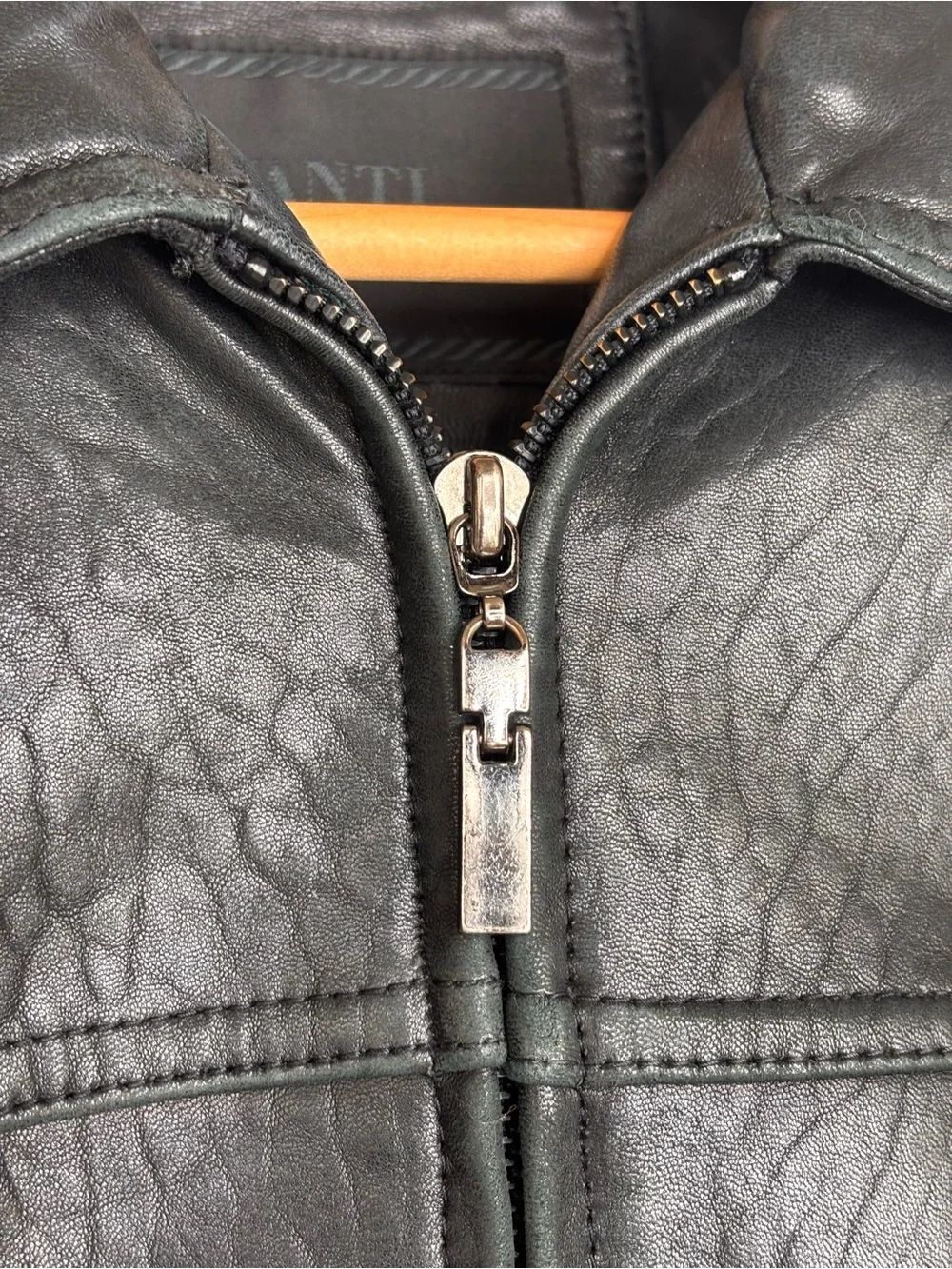 Avanti Black Leather Classic Minimalist 90’s Zip-Front Jacket